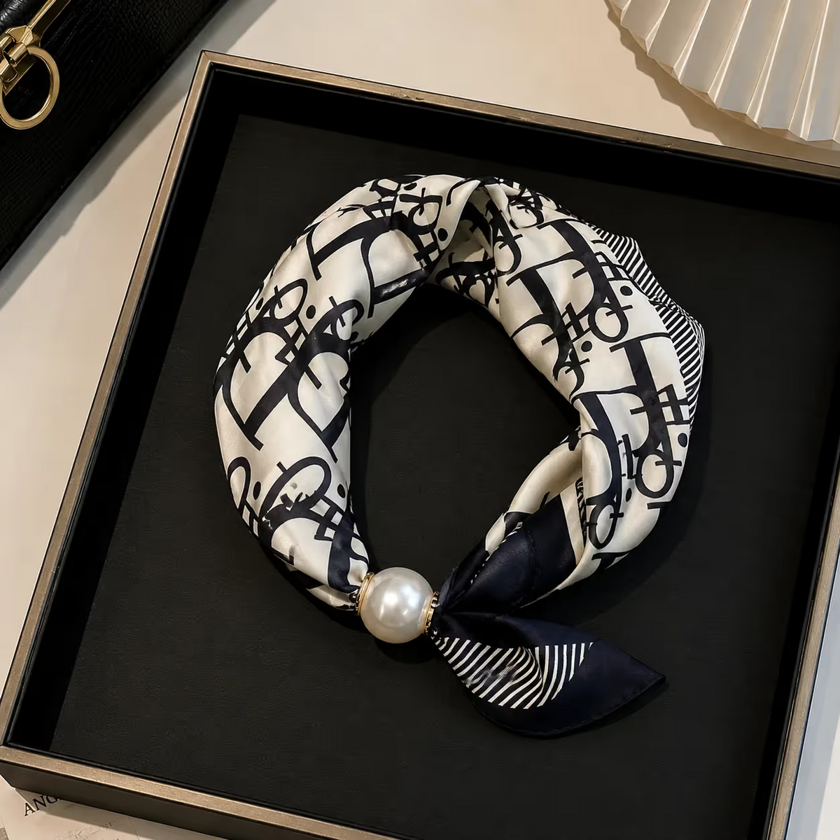 đĨBuy 1 Get 1 FREEâ¨Effortless Glamour: Pop-On Pearl Necklace Scarf đ§Ŗ