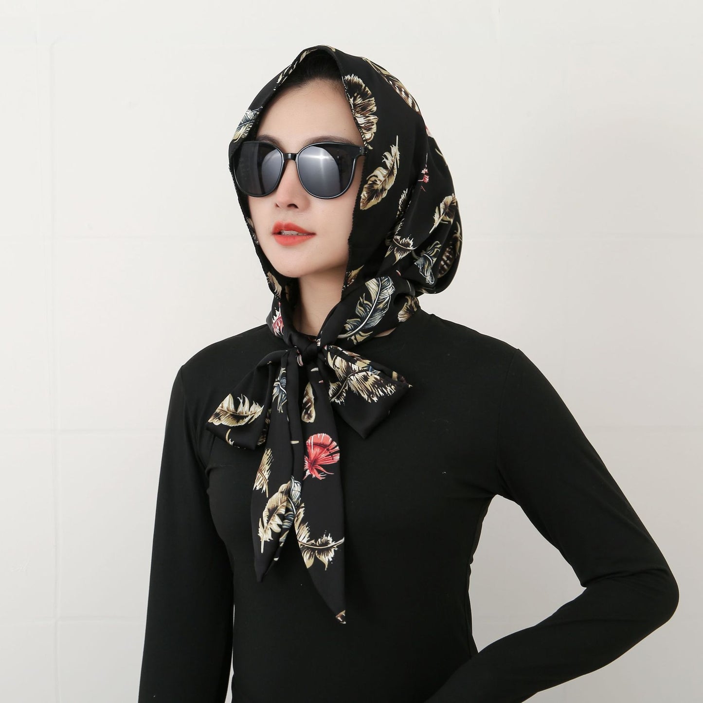 Random Color Fashionable headscarf, stylish windproof and sun protection scarf