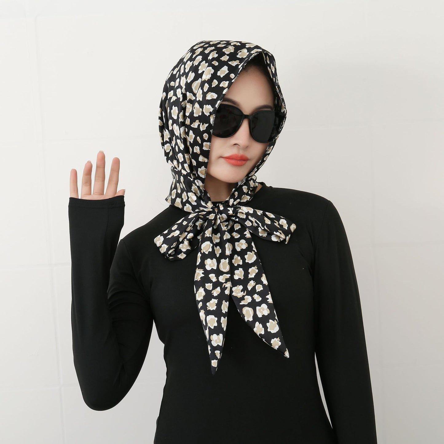 Random Color Fashionable headscarf, stylish windproof and sun protection scarf